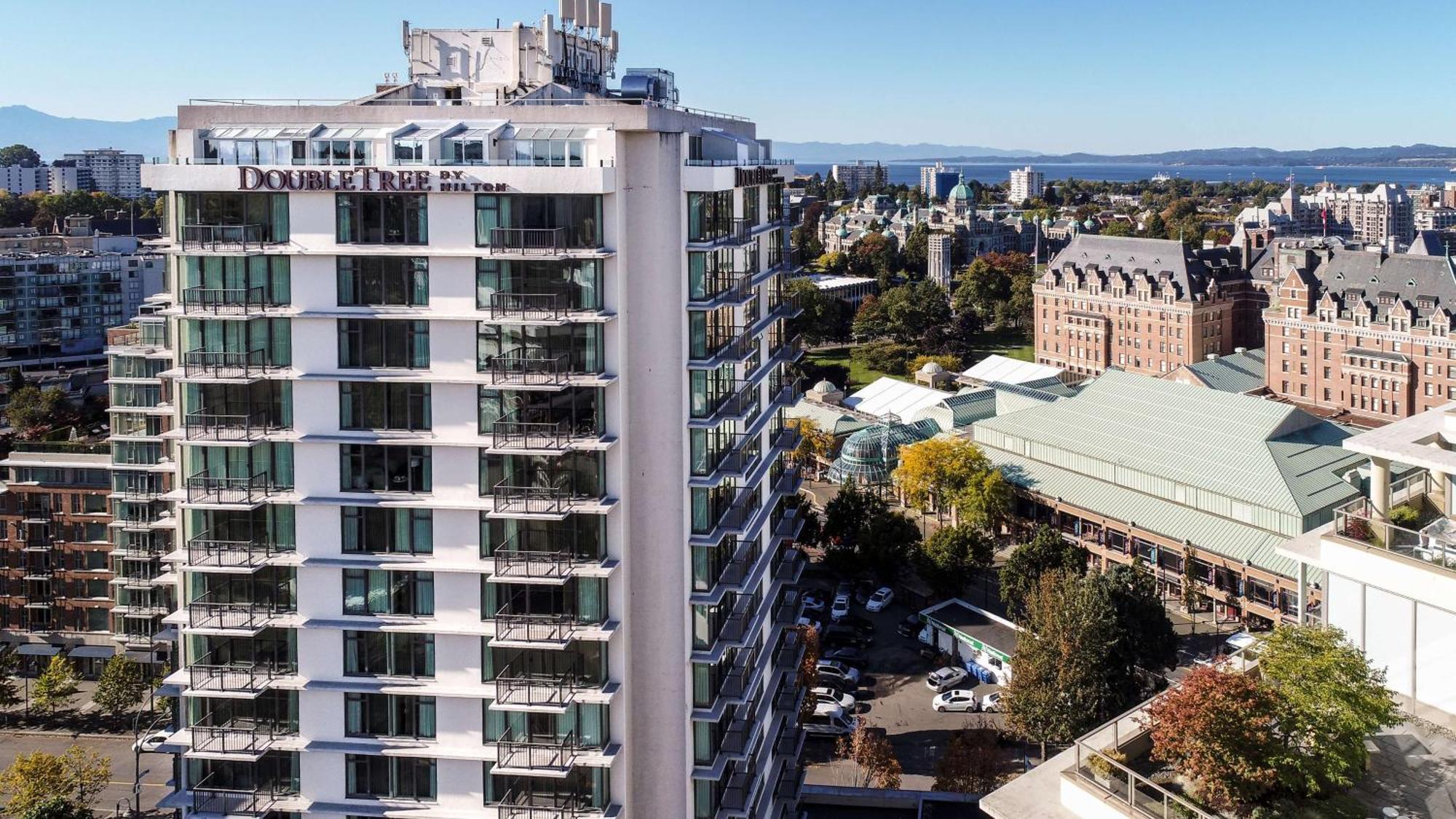 Doubletree By Hilton Hotel & Suites Victoria Exterior photo